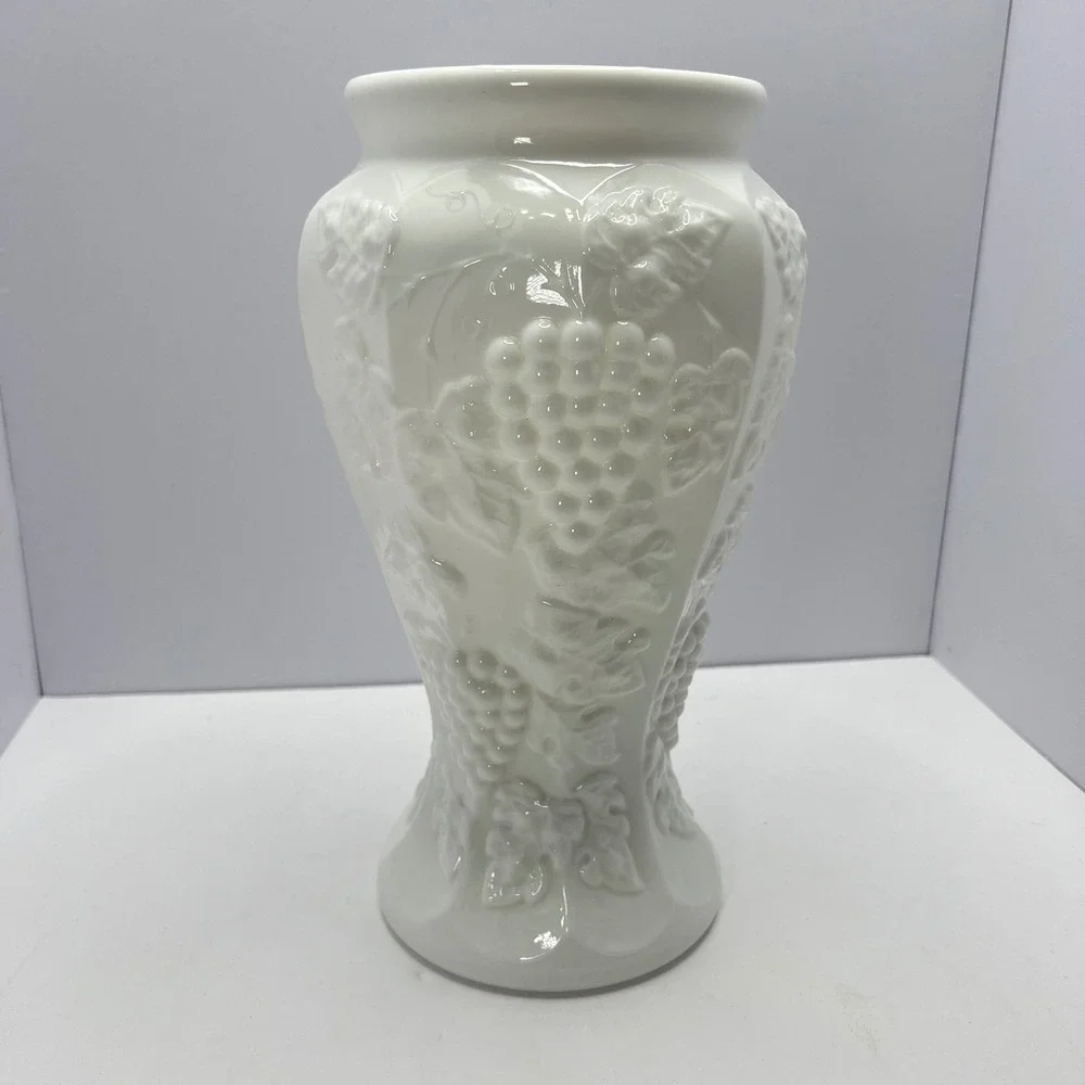 Westmorland Paneled Grape Pickle Jar 12